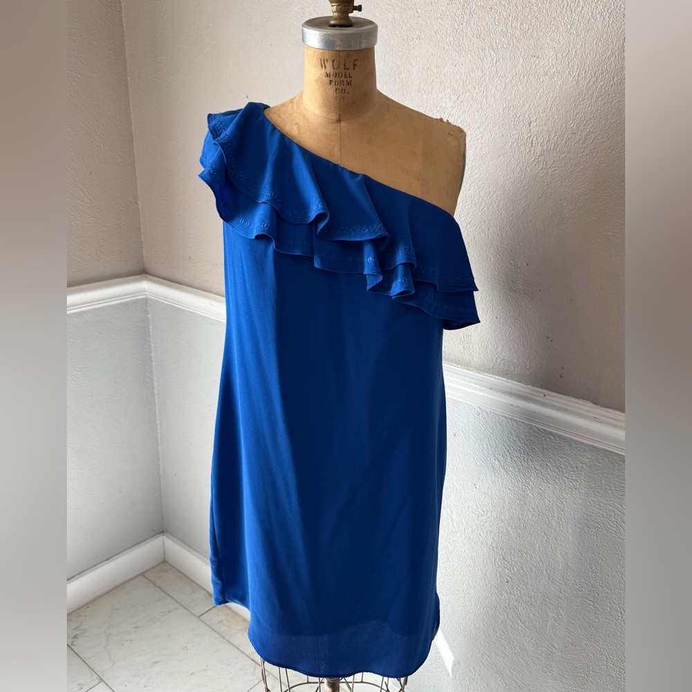 One-Shoulder Blue Dress